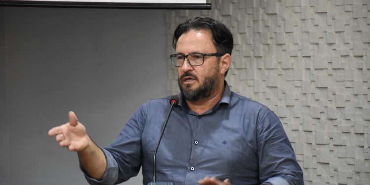 Vereador Araújo cobra reforço de médicos legistas e peritos no IGP de Erechim