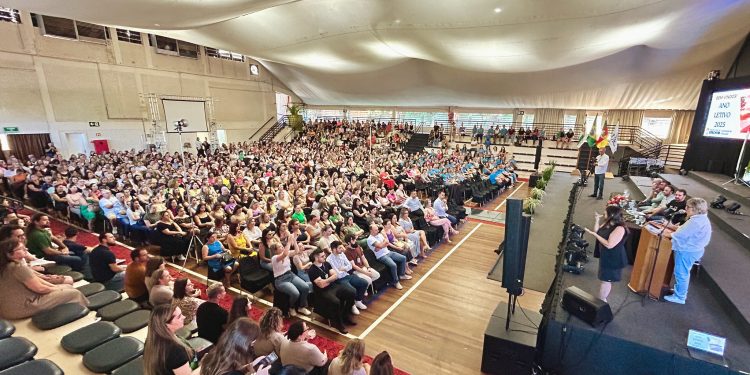 Foco no aprendizado: começa o Ano Letivo 2025 com professores e funcionários das Escolas Municipais