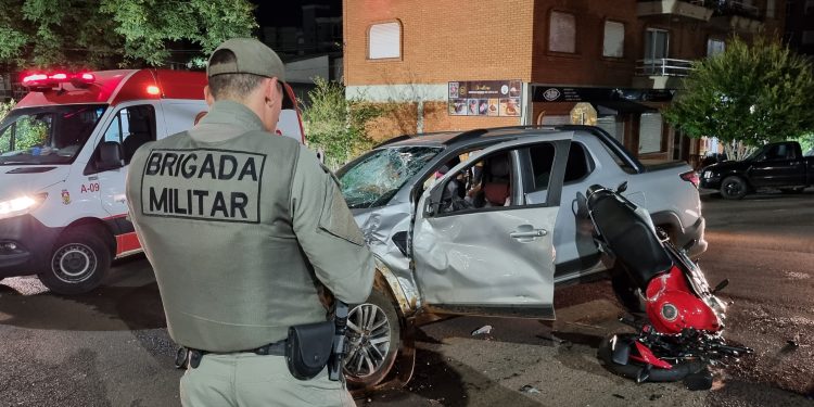 Colisão entre moto e Fiat Strada deixa motociclista ferido em Erechim
