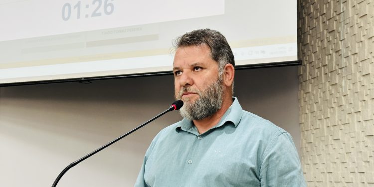 Vereador Romildo alerta sobre riscos sanitários e solicita desinsetização no bairro Cotrel