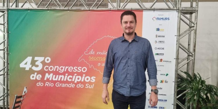 Congresso da FAMURS inicia com foco na reconstrução e fortalecimento dos municípios