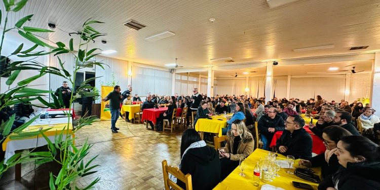 MDB Alto Uruguai elege nova Executiva Regional em evento com forte presença política em Erechim