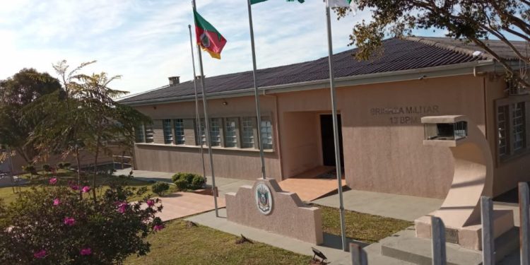 Policiais militares são presos por tentativa de homicídio em Erechim; vítima pode ficar tetraplégica após atropelamento e agressões