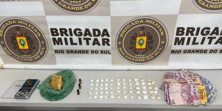 Força Tática do 13º BPM apreende drogas, munições e dinheiro em ação contra o Tráfico em Erechim