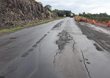 Rachaduras na BR-153 compromete parcialmente o trânsito entre Concórdia e Erechim