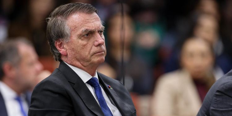 Bolsonaro nega tentativa de golpe em depoimento ao STF e pede desculpas a Moraes