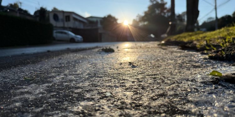 Diretoria de Trânsito alerta sobre gelo nas ruas