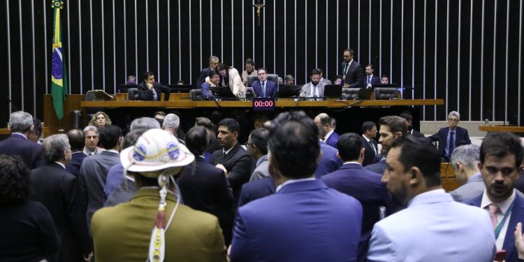 Famurs articula aprovação de proposta que limita pagamento de precatórios e abre caminho para parcelamento de dívidas previdenciárias