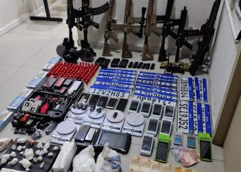 Brigada Militar encontra arsenal de guerra escondido em lar de idosos em Passo Fundo