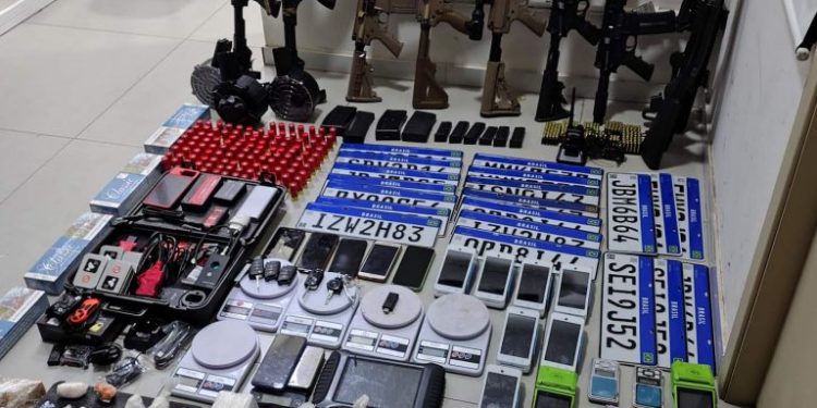 Brigada Militar encontra arsenal de guerra escondido em lar de idosos em Passo Fundo