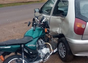 Colisão entre carro e moto deixa vítima ferida na Avenida José Oscar Salazar, em Erechim