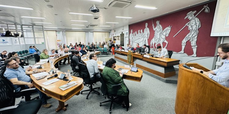 Aliados votam contra projetos e governo avalia cenário de instabilidade na Câmara