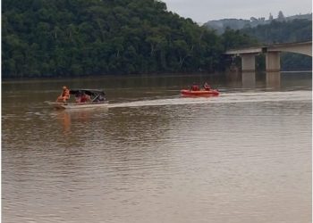 Força tarefa deve encerrar buscas por jovem desaparecido no lago na BR-153