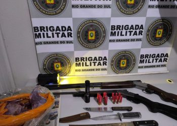 Brigada Militar prende dupla por posse irregular de arma e caça ilegal em Trindade do Sul