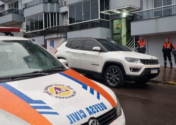 CBMRS e Defesa Civil interditam prédios e hotel após vazamento em posto de combustíveis em Erechim