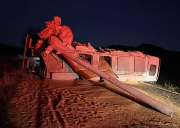 Grave acidente entre dois caminhões deixa pista completamente bloqueada entre Vila Maria e Casca