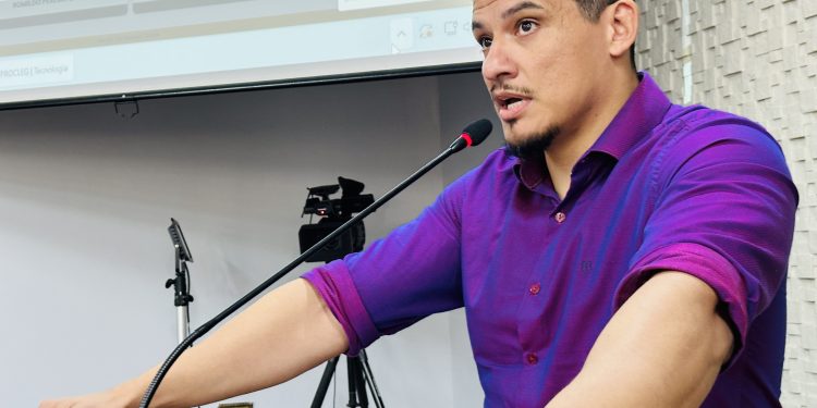 Vereador Tiago The Police quer acesso a relatórios e contratos sobre exames realizados entre 2021 e 2024