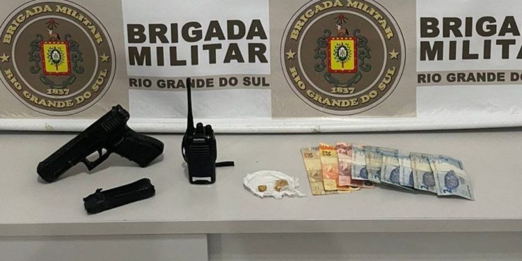 Menor é apreendido com crack e rádio comunicador em ponto de tráfico de Erechim