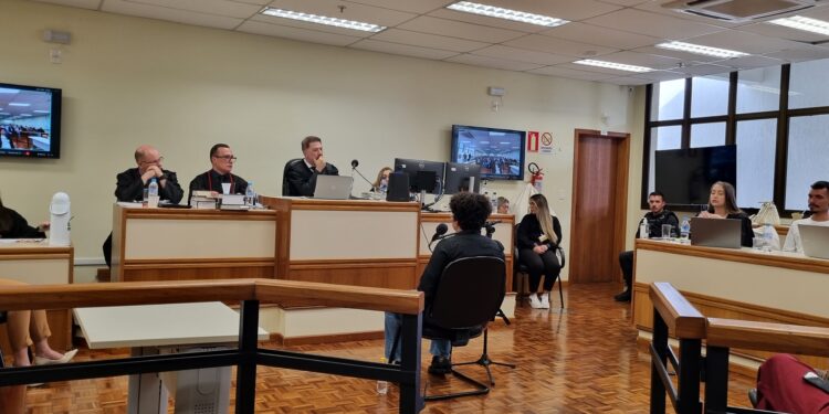 Testemunhas de defesa descrevem réu como calmo e prestativo e falam em intolerância religiosa