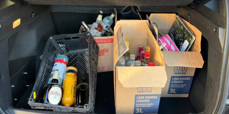 Criminosos usavam garrafas retiradas do lixo e bebidas baratas para falsificar destilados em Passo Fundo