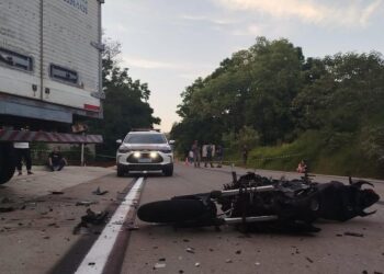 Jovem morre em grave colisão entre moto e caminhão no Oeste de SC