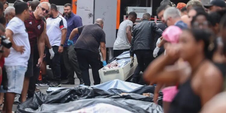 Governador do Rio afirma ter imagens de pessoas mudando corpos de traficantes de lugar e retirando coletes e armamento