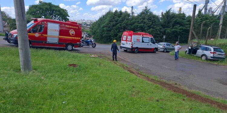 🚨 Colisão entre carros deixa uma pessoa ferida em Erechim