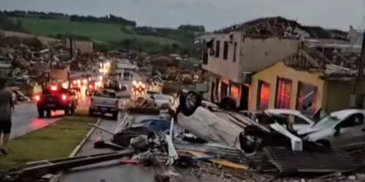 Tragédia no Paraná: tornado deixa cinco mortos e mais de 400 feridos