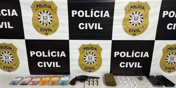 Operação “Tolerância Zero” desarticula pontos de tráfico e apreende drogas, arma e adolescentes em Erechim