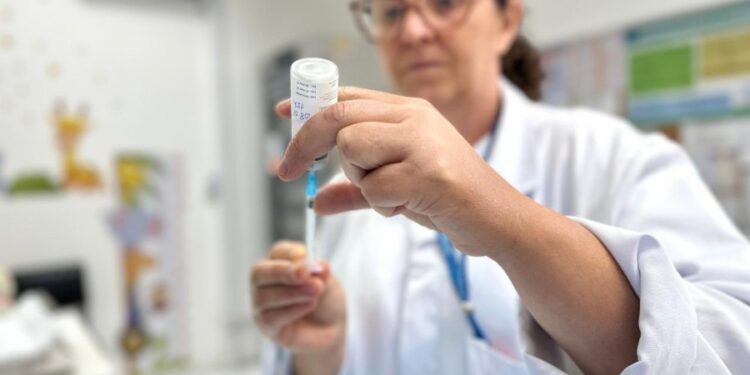 Vacinação contra dengue é reforçada em Erechim com foco na proteção de crianças e adolescentes