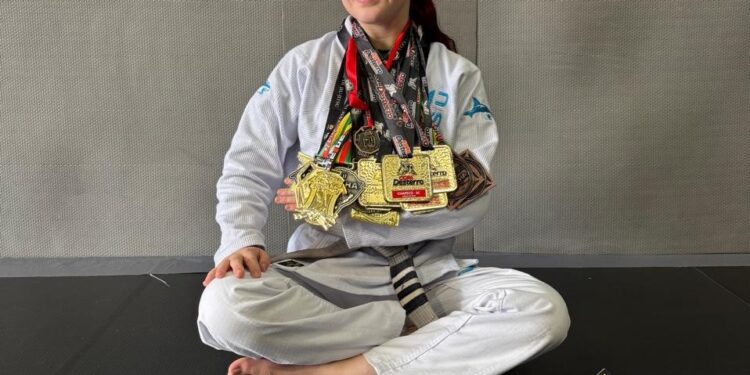 Atleta erechinense de 13 anos é campeã mundial de jiu-jitsu No-Gi