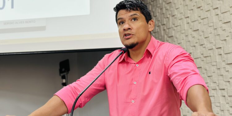 Vereador defende vigilantes e cobra explicações sobre possível retirada de profissionais das escolas