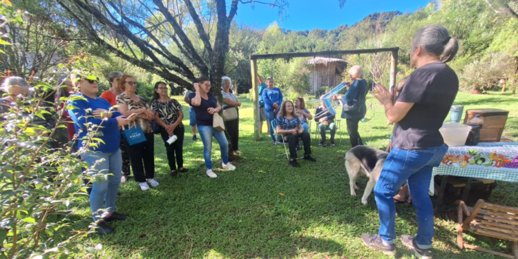 Saúde e integração: grupo da UBS Paiol Grande participa de atividade educativa em melipolinário