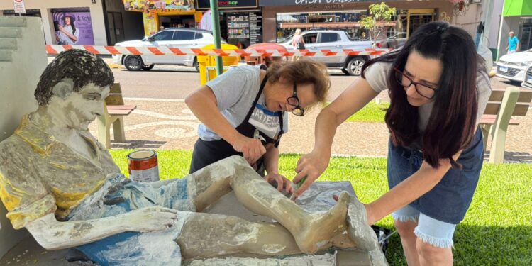 Iniciam as obras de restauro do monumento “O Vendedor de Jornais”