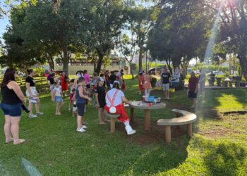 Famílias aproveitam programação itinerante em praças e parques na Páscoa Erechim 2026