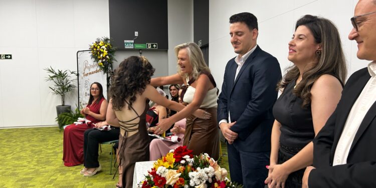 Formatura do Centro de Belas Artes celebra talentos e concluintes dos cursos artísticos em Erechim