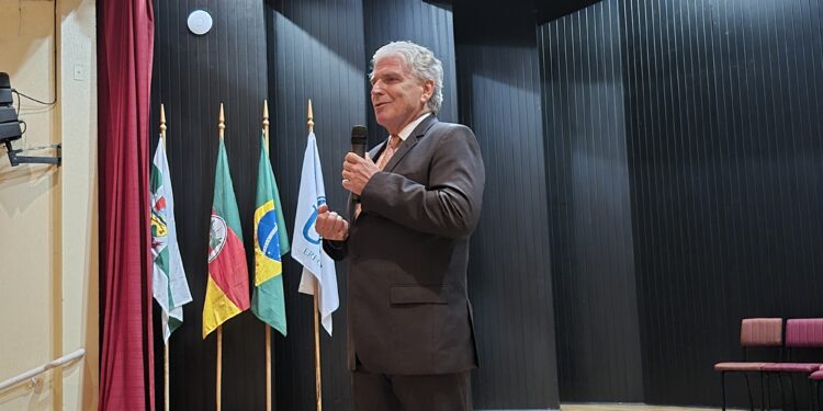 Aula Magna de Medicina da URI aborda ética, empatia e prática profissional
