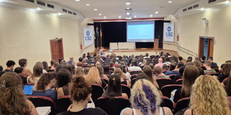 Aula inaugural de Psicologia da URI propõe reflexão sobre sofrimento e diagnóstico