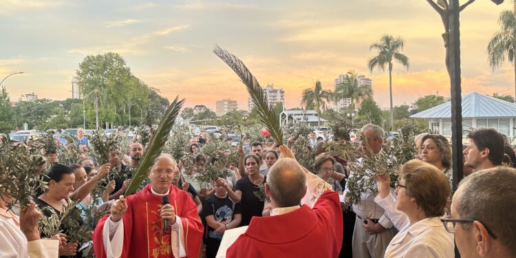 Dom Adimir orienta fiéis a viverem a Semana Santa com oração, silêncio e solidariedade