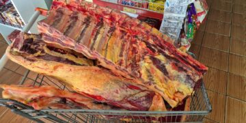 Fiscalização apreende grande quantidade de alimentos impróprios no Sertão