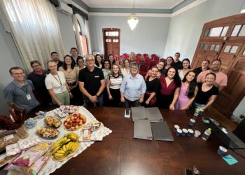 Erechim compartilha experiência em compras da agricultura familiar com comitiva de Santa Catarina
