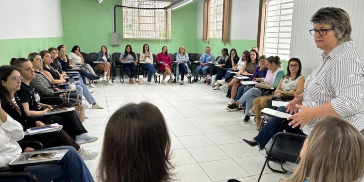 Equipe Multiprofissional da Secretaria de Educação debate plano de ação para atendimento aos estudantes das Escolas Municipais