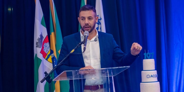 Presidente da AMAU destaca papel do empreendedorismo da ACCIE para o desenvolvimento regional