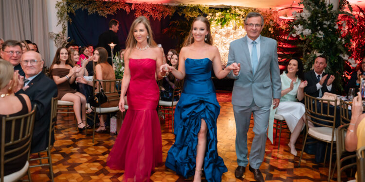 Clube do Comércio celebra 91 anos com jantar-baile  e coroação da nova Rainha: Eduarda Oro Remor