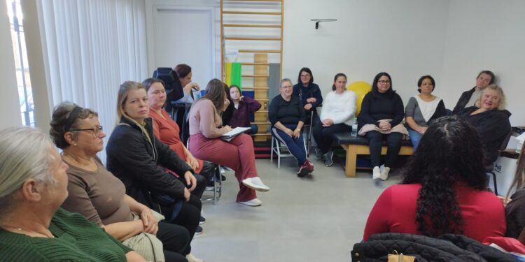 Grupo FibroVida promove encontro de acolhimento e fortalecimento na Unidade Municipal de Reabilitação