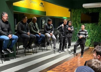 Acadêmicos de Educação Física da URI conhecem estrutura do futebol profissional do Ypiranga  