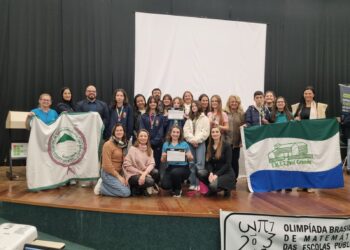 Estudantes das Escolas Municipais recebem medalhas em cerimônia da OBMEP