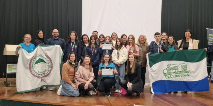 Estudantes das Escolas Municipais recebem medalhas em cerimônia da OBMEP