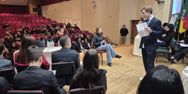 Júri simulado aproxima estudantes da prática jurídica na URI 
