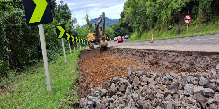 EGR realiza serviços de conservação na ERS-135 entre Sertão e Erechim nesta semana